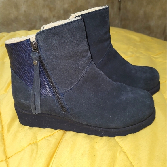BEARPAW Megan Suede Water- and Stain-Repellent Boot - Picture 2 of 7